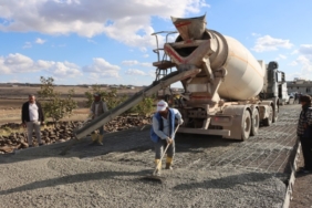 Siverek Kırsalında Yeni Beton Yol Müjdesi! Siverek Kırsalında Yeni Beton Yol Müjdesi!