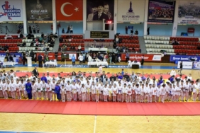 Minik Sporcular Cumhuri̇yet Bayramı’nda Yarıştı! Minik Sporcular Cumhuri̇yet Bayramı’nda Yarıştı!