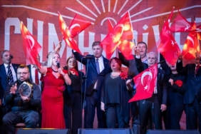 İzmir’de Cumhuriyet Coşkusu Doruğa Ulaştı! İzmir’de Cumhuriyet Coşkusu Doruğa Ulaştı!