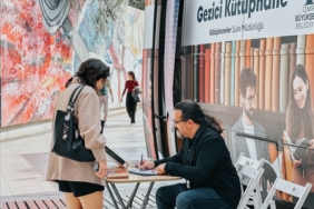 İzmir’de Gezici Kütüphane Her Cuma Ege’de! İzmir’de Gezici Kütüphane Her Cuma Ege’de!