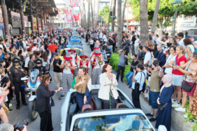 Altın Portakal Festivali’nde Coşkulu Kortej Geçidi! Altın Portakal Festivali’nde Coşkulu Kortej Geçidi!