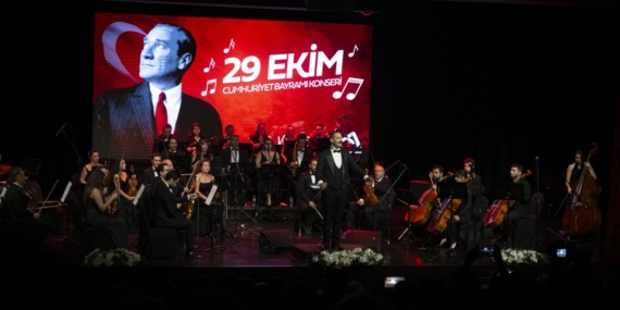 Cumhuriyet Coşkusuyla Mersin’de Unutulmaz Konser Cumhuriyet Coşkusuyla Mersin’de Unutulmaz Konser