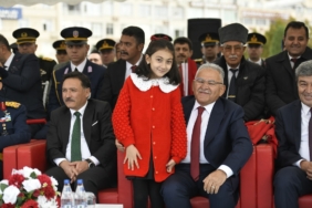 Kayseri’de Coşkulu Cumhuriyet Bayramı Kutlaması Kayseri’de Coşkulu Cumhuriyet Bayramı Kutlaması