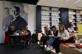 Cumhuriyet’te Sessiz Okuma Rüzgarı Esti! Cumhuriyet’te Sessiz Okuma Rüzgarı Esti!