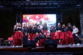 Cumhuriyet Coşkusu Denizli’de Müzik ve Dansla Yaşandı Cumhuriyet Coşkusu Denizli’de Müzik ve Dansla Yaşandı