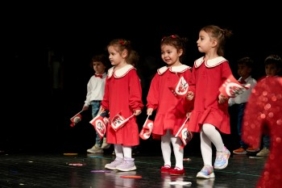 Miniklerden Coşkulu Cumhuriyet Bayramı Kutlaması Miniklerden Coşkulu Cumhuriyet Bayramı Kutlaması